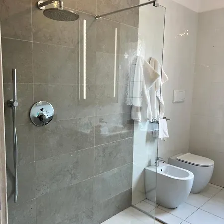 5 Viale Fano アパート